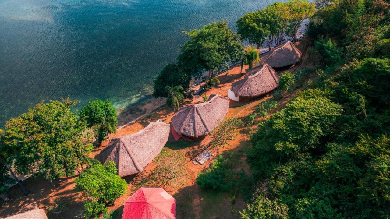 Khabita Beach Resort Lembar  Luaran gambar