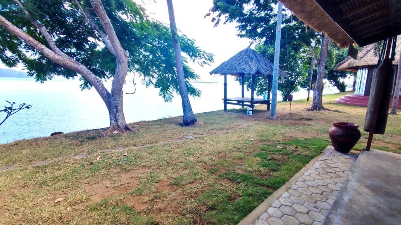 Khabita Beach Resort Lembar  Luaran gambar