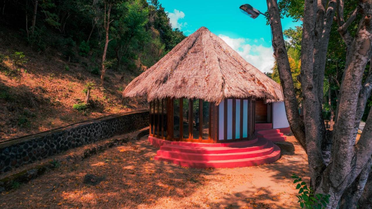 Khabita Beach Resort Lembar  Luaran gambar